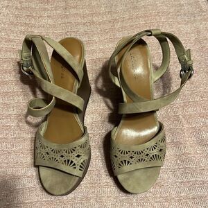 Indigo Road. Beige wedges. Size 7.5
